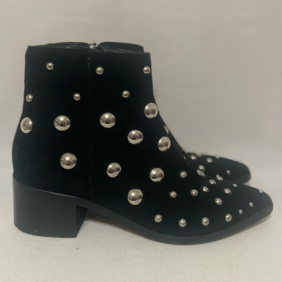 Kenneth Cole Barston Ankle studded booties genuine suede leather size 5 LIKE NEW - Picture 2 of 9